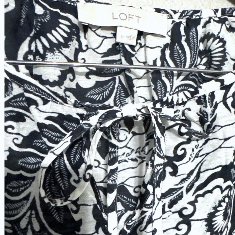 LOFT Womens Navy Blue White Paisley Feather Silk Blend Tie Blouse Peasant‎ Sz M